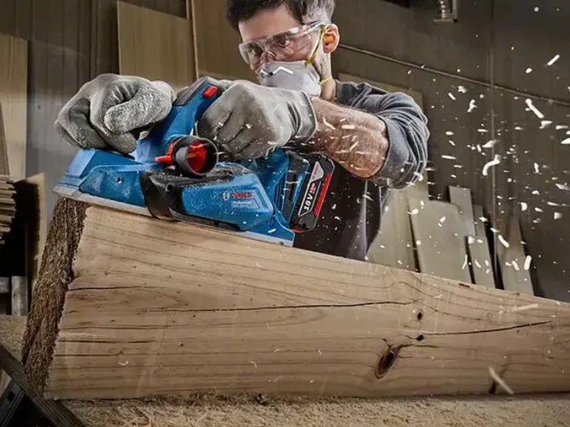 akkus gyalu munka közben