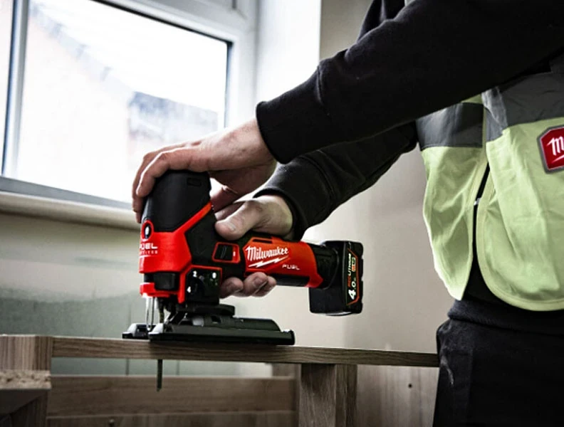 munka szúrófűrésszel