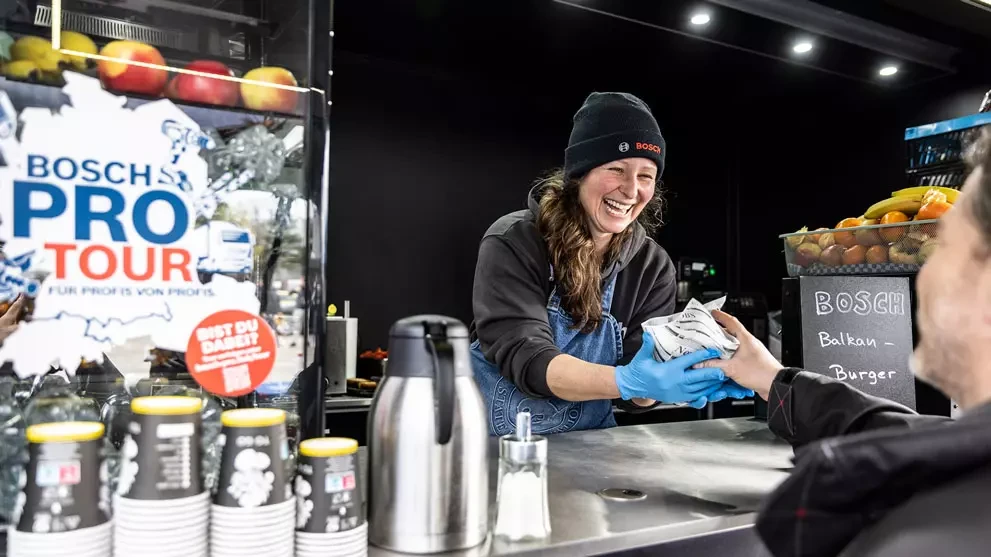 INGYENES ÉTELEK ÉS ITALOK