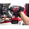 Kép: Yato YT-828073 masina de insurubat cu impact pe acumulator 18 V 34 inch 2400 Nm 6 Ah acumulator incarcator.webp