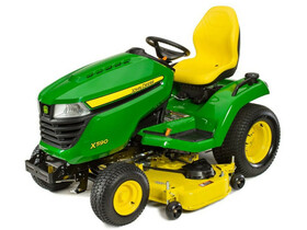 John Deere X590 fűnyíró traktor kaszával és fűgyűjtővel John Deere X590