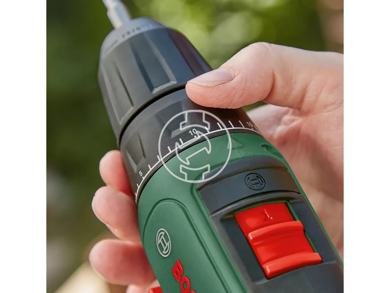 Bosch UniversalDrill akkus fúrócsavarozó tokmányos