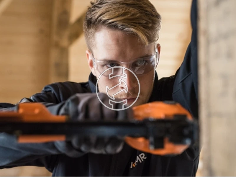 KMR 3426 levegős kapcsozó (újracsomagolt)