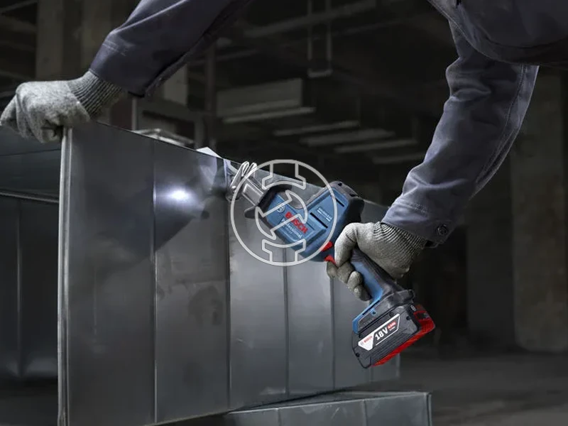 Bosch GSA 18V-24 akkus orrfűrész L-Boxx