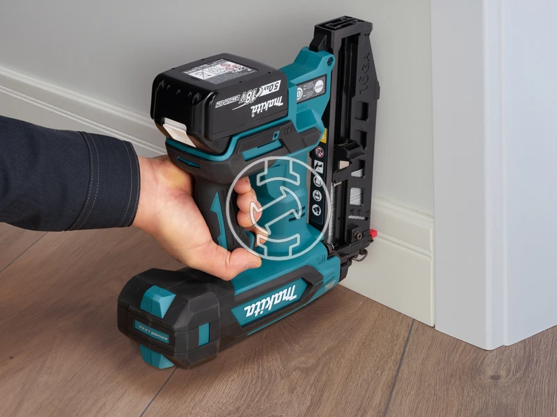 Makita DBN601Z Akkus finiselő szegező