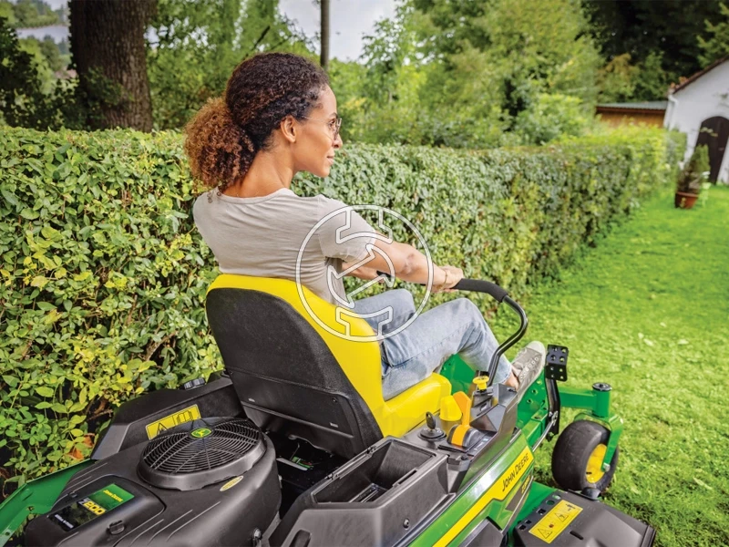 John Deere Z315E benzinmotoros fűnyíró traktor