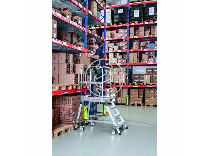 Zarges 8 fokos egy oldalon járható gurulós lépcsős dobogó