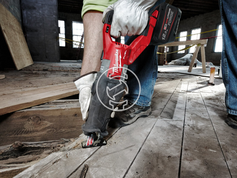 Milwaukee M18FSX-801C akkus orrfűrész