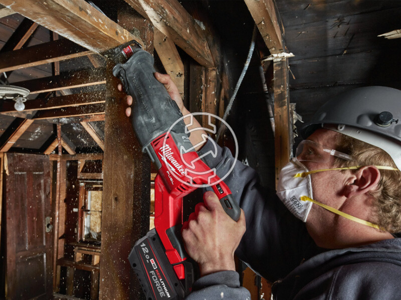 Milwaukee M18FSX-801C akkus orrfűrész