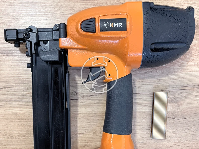 KMR 3426 levegős kapcsozó (újracsomagolt)