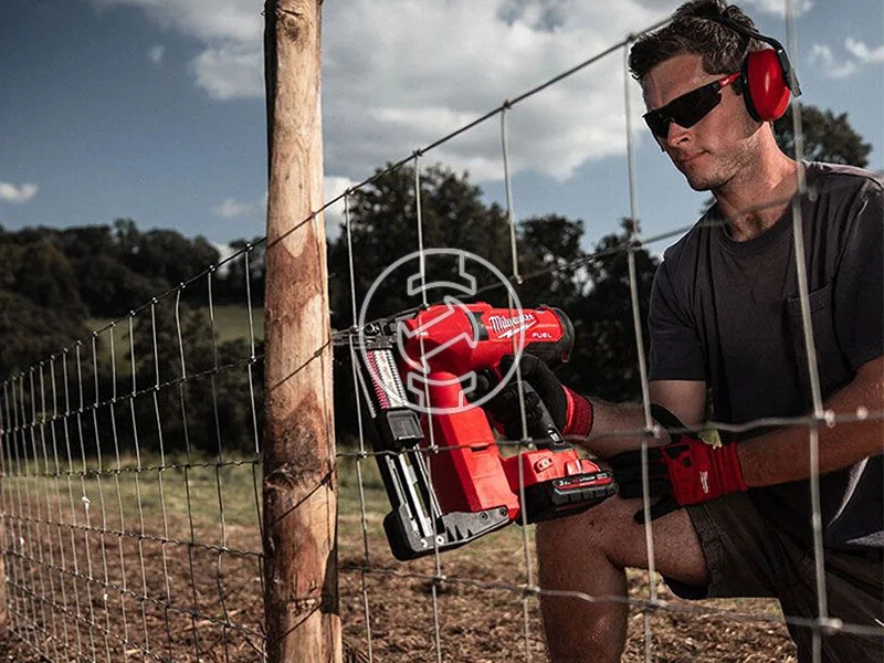 Milwaukee M18FFUS-302C akkus kerítés kapcsozó (újracsomagolt)