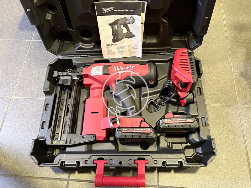 Milwaukee M18FFUS-302C akkus kerítés kapcsozó (újracsomagolt)
