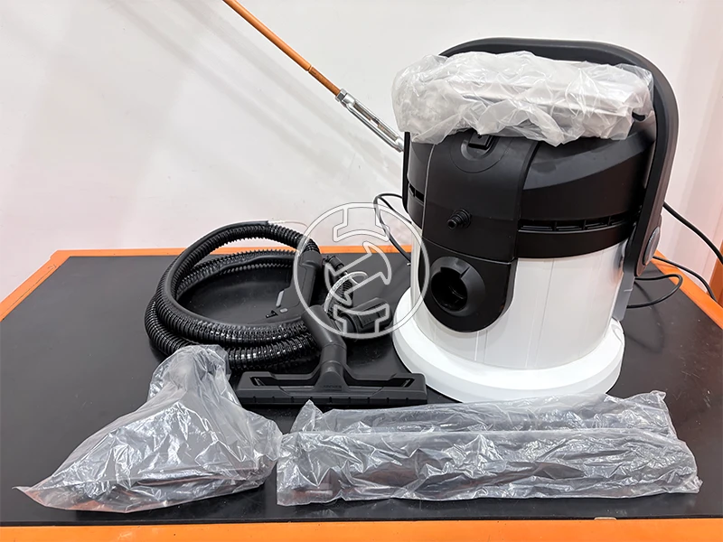 Karcher SE4 elektromos kárpittisztító (újracsomagolt)