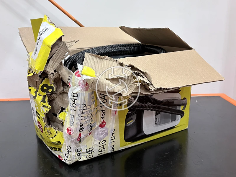 Karcher SE 3-18 COMP akkus kárpittisztító (újracsomagolt)