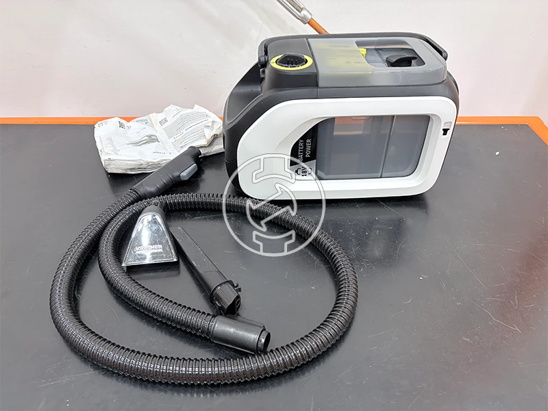 Karcher SE 3-18 COMP akkus kárpittisztító (újracsomagolt)