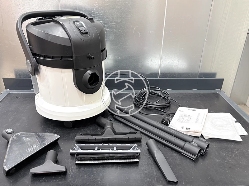 Karcher SE4 elektromos kárpittisztító (újracsomagolt)