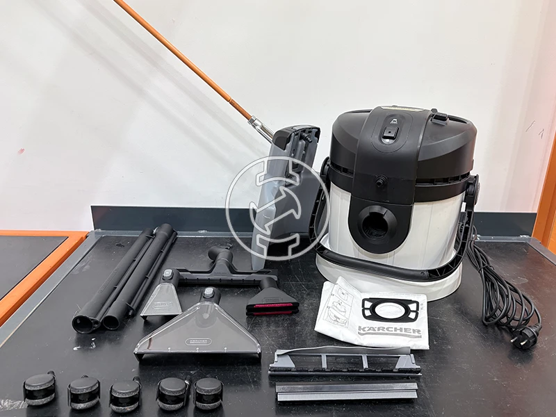 Karcher SE4 PLUS elektromos kárpittisztító (újracsomagolt)