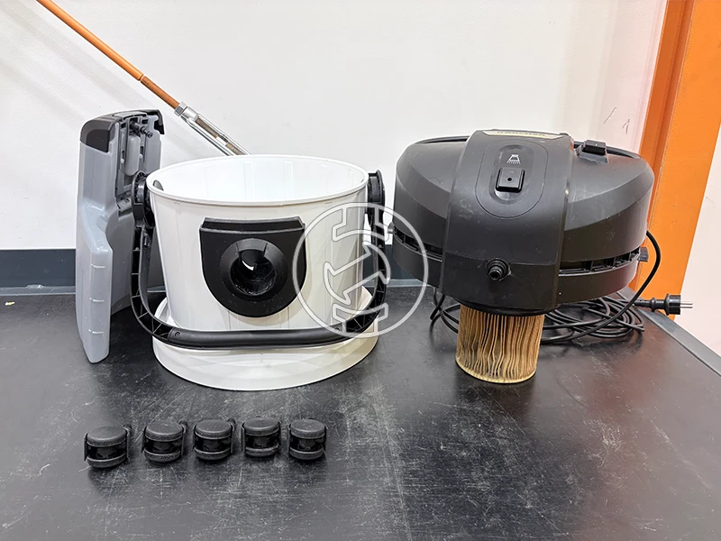 Karcher SE4 elektromos kárpittisztító (újracsomagolt)