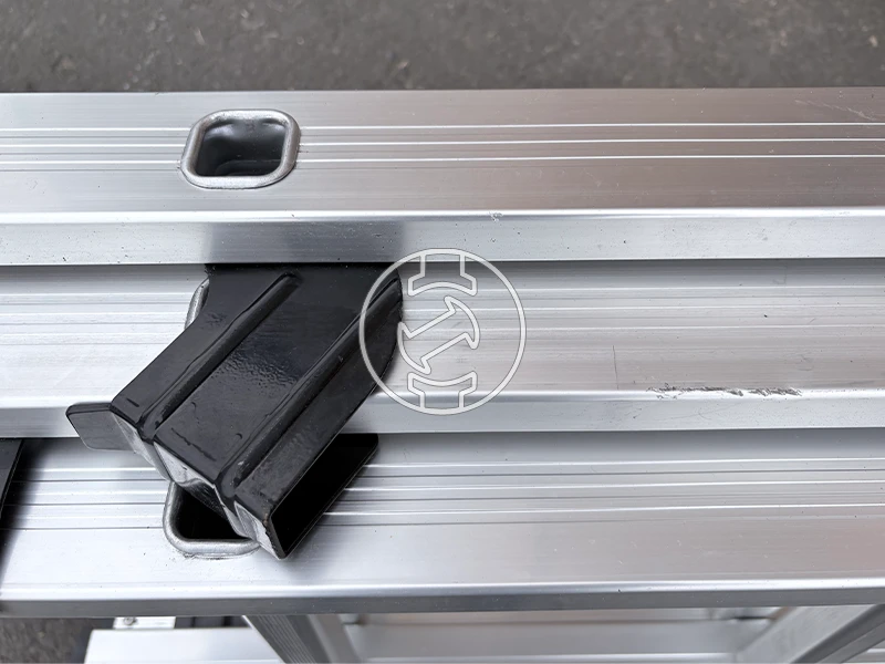 Ztrust TL311 háromrészes többcélú létra (újracsomagolt)