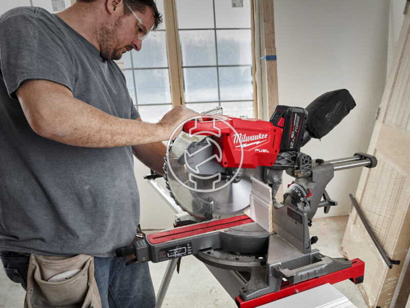 Milwaukee M18FMS305-121 akkus gérvágó