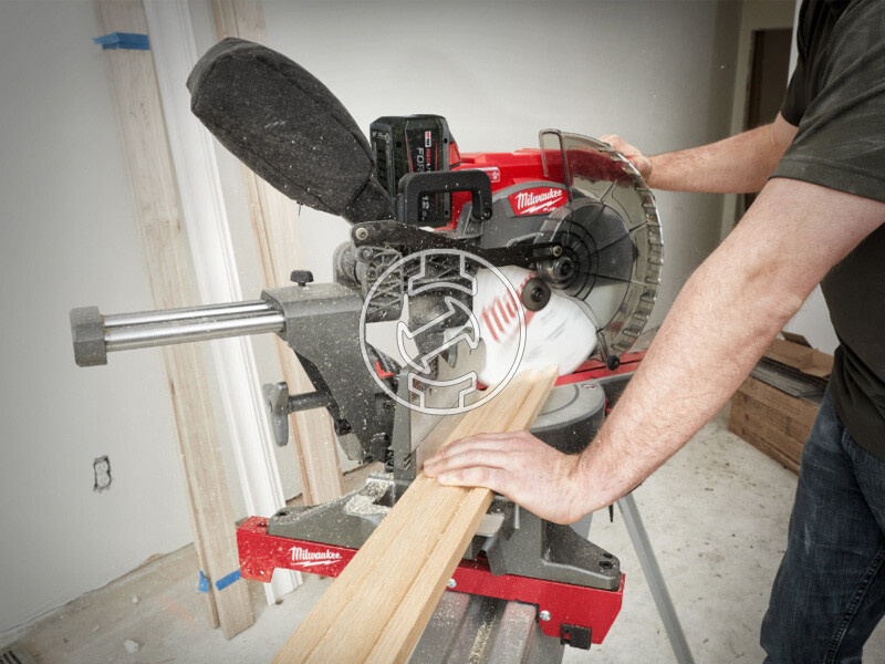 Milwaukee M18FMS305-121 akkus gérvágó