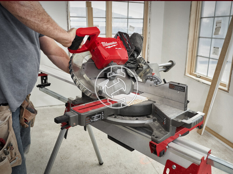 Milwaukee M18FMS305-121 akkus gérvágó