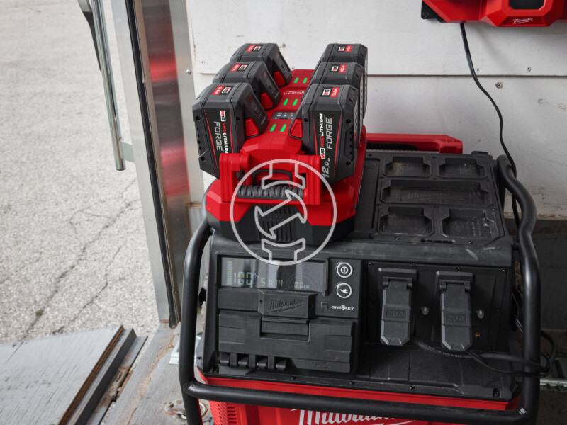 Milwaukee M18MPC6 akkumulátortöltő szerszámgépekhez