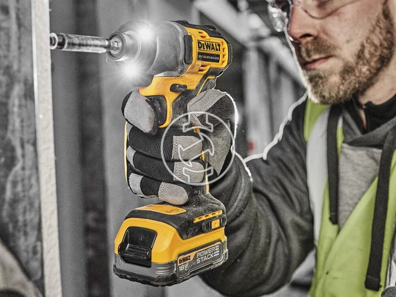 DeWalt DCF840NT akkus ütvecsavarozó bitbefogással