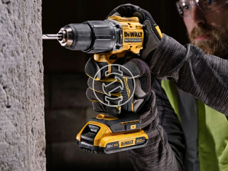 DeWalt DCD100YD2T akkus ütvefúró-csavarozó