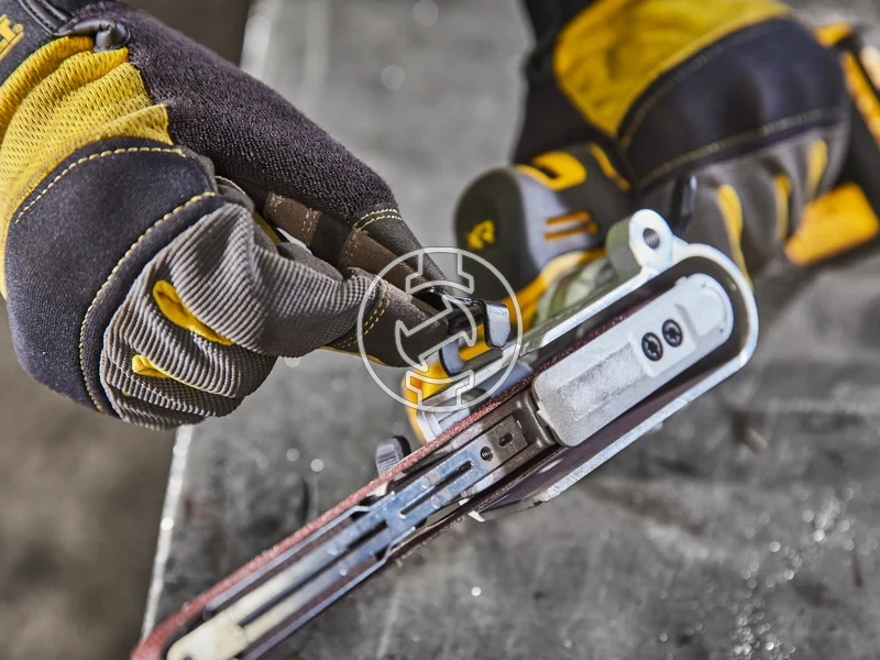 Kép: 18V XR SZALAGCSISZOLO KLT.webp