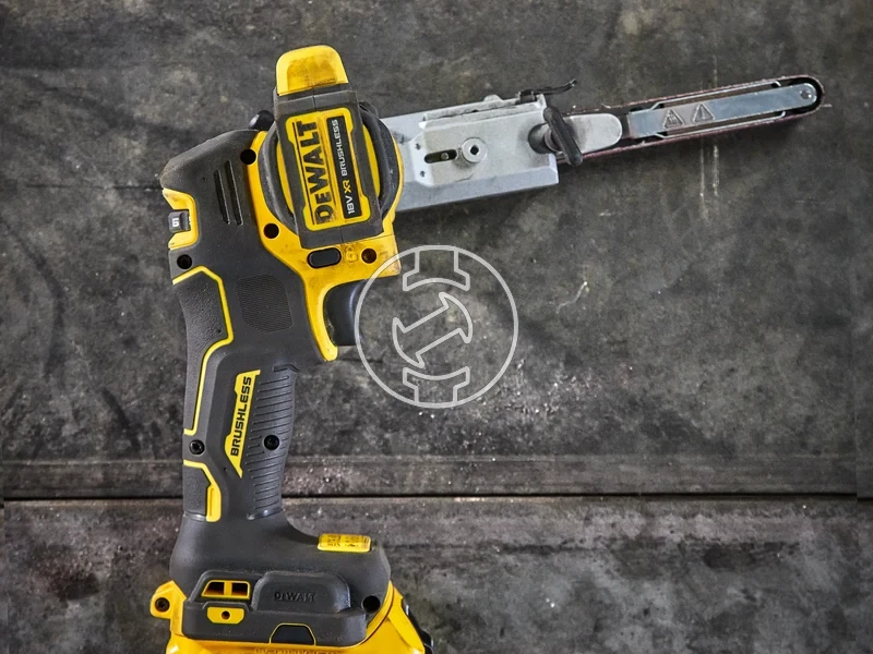 Kép: 18V XR SZALAGCSISZOLO KLT.webp