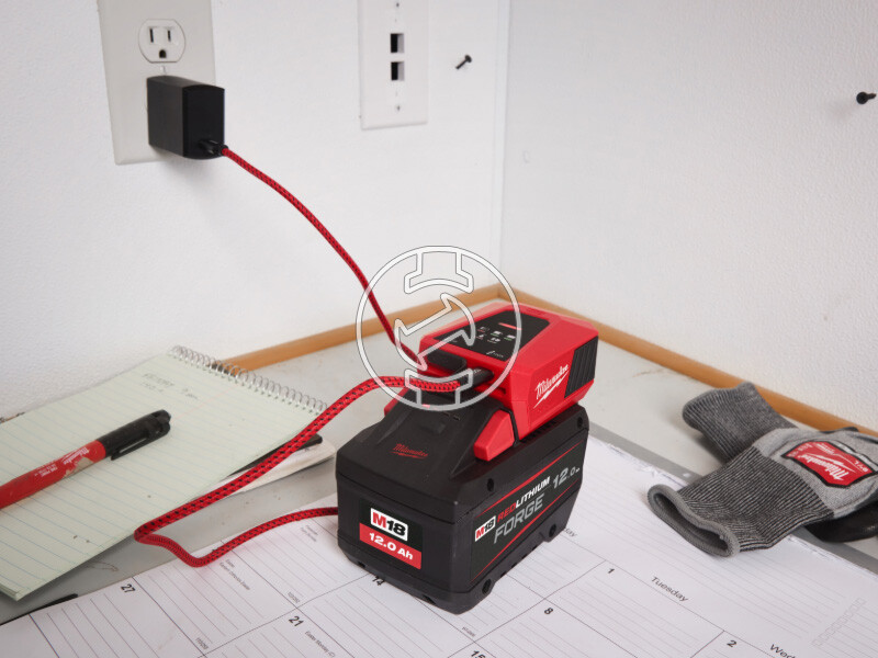Milwaukee M18TC akkumulátortöltő szerszámgépekhez