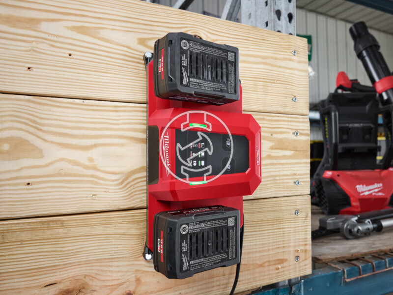 Milwaukee M18MDBSC akkumulátortöltő szerszámgépekhez