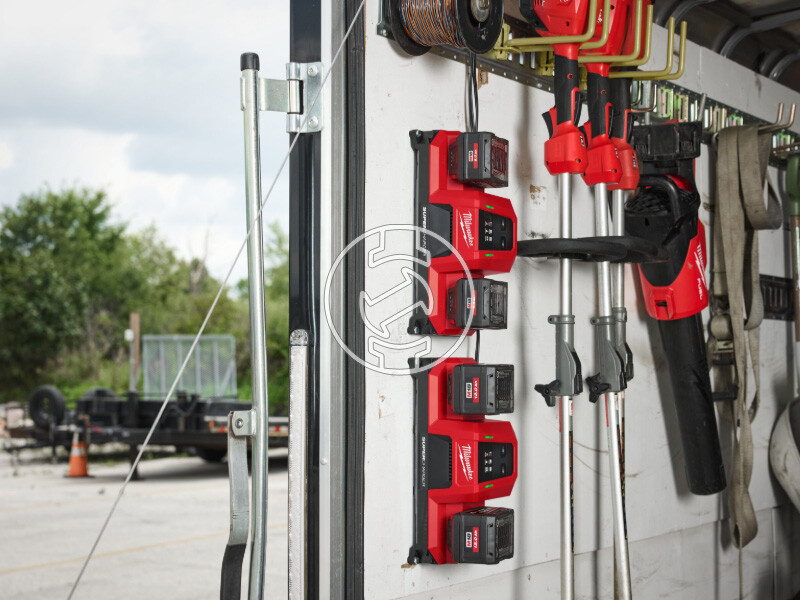 Milwaukee M18MDBSC akkumulátortöltő szerszámgépekhez