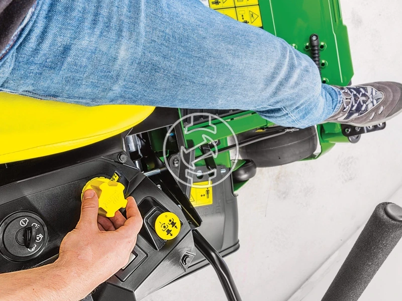 John Deere Z315E benzinmotoros fűnyíró traktor