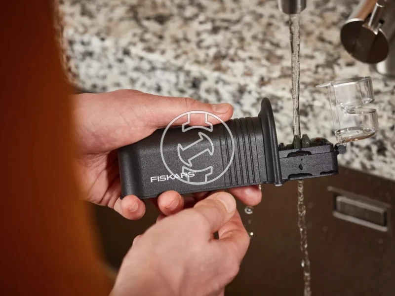 Fiskars Essential Roll-Sharp kézi késélező