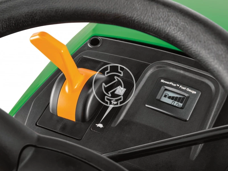 John Deere X167R benzinmotoros fűnyíró traktor