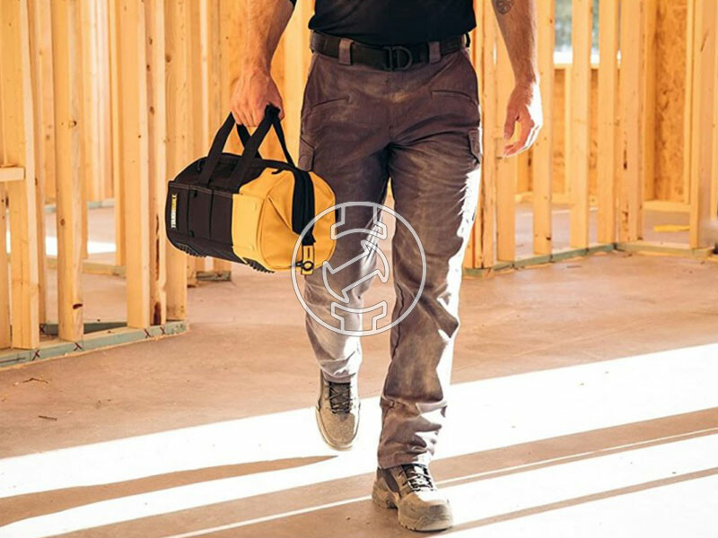 30cm masszív zárható szerszámos táska