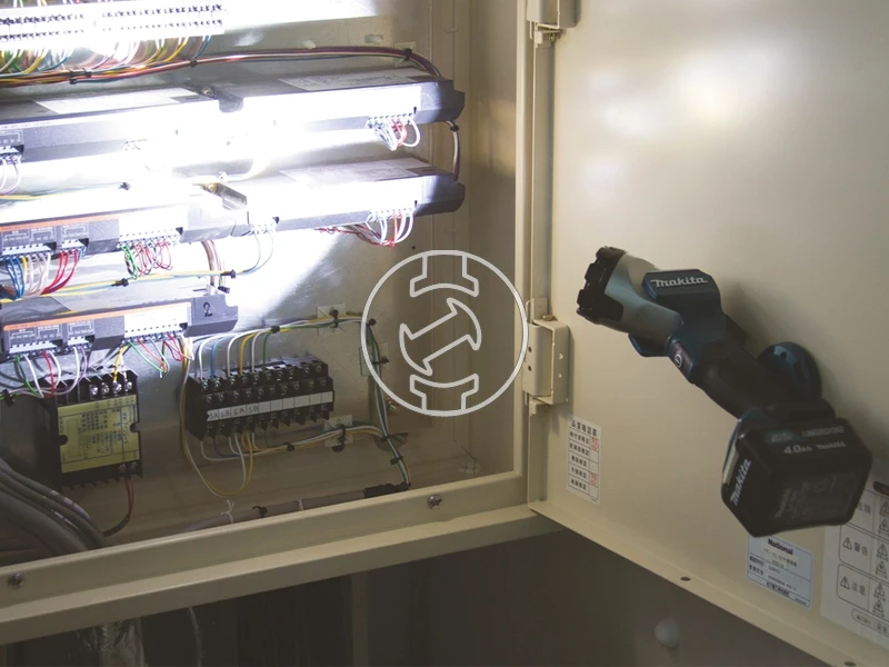 Makita DEAML105 akkus szerelőlámpa 7,2 V | 160 lumen | Akku és töltő nélkül