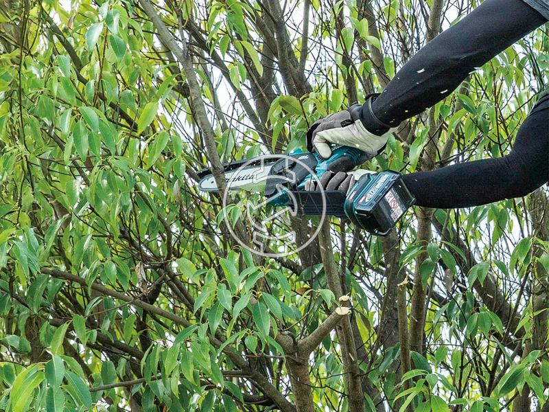 Makita UC029GZ akkus láncfűrész