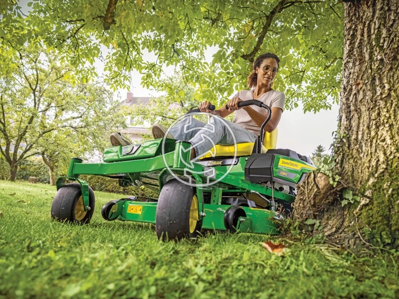John Deere Z315E benzinmotoros fűnyíró traktor