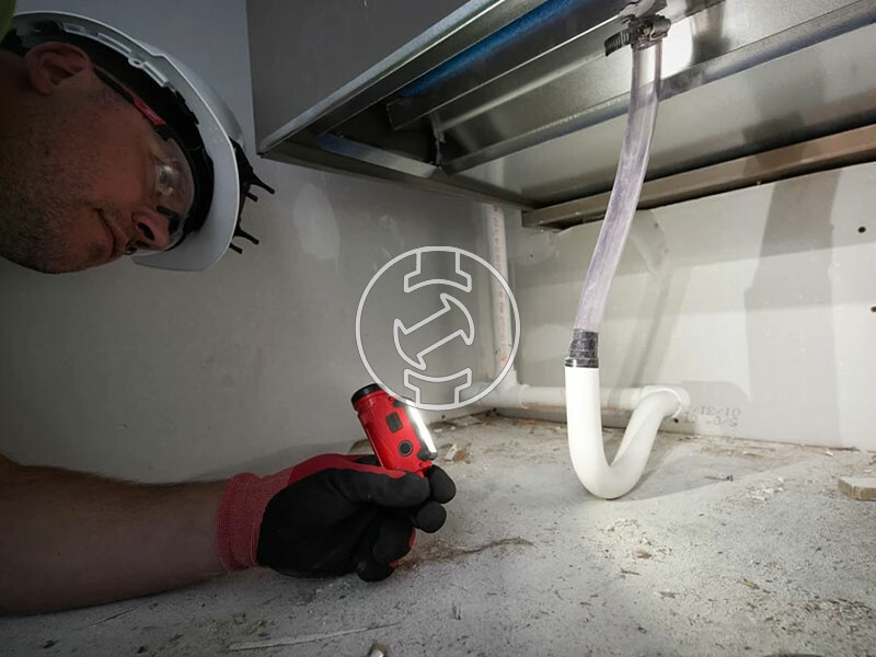 Milwaukee L4HL2-301 akkus fejlámpa