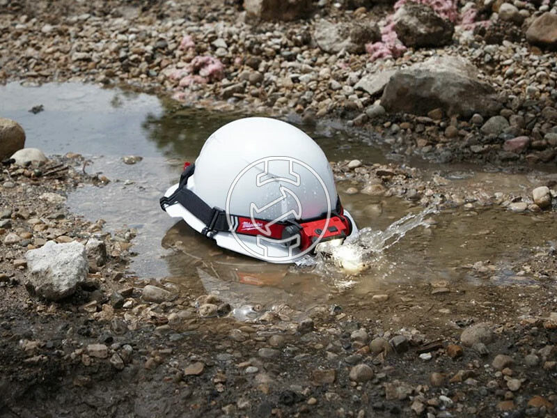 Milwaukee L4HL2-301 akkus fejlámpa