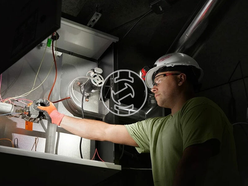 Milwaukee L4HL2-301 akkus fejlámpa