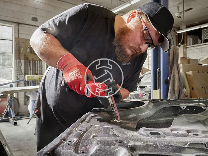 Milwaukee M12FBFL10-402B akkus keskeny szalagcsiszoló