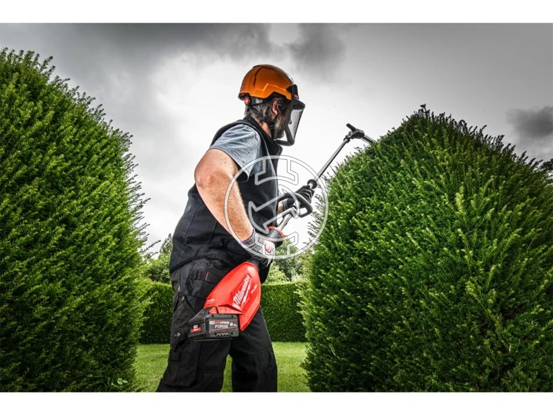 Milwaukee M18 FHETE22-802 akkus magassági ágvágó