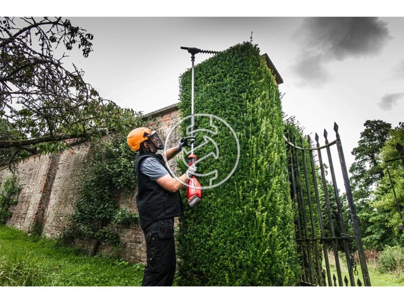 Milwaukee M18 FHETE22-0 akkus magassági ágvágó