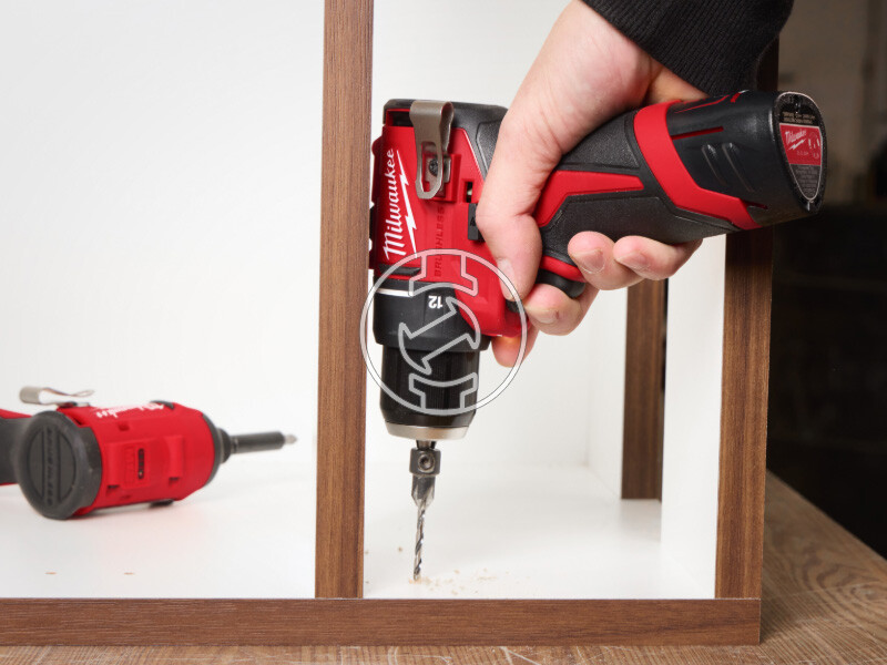 Milwaukee M12BLDDRC-202C akkus fúrócsavarozó tokmányos