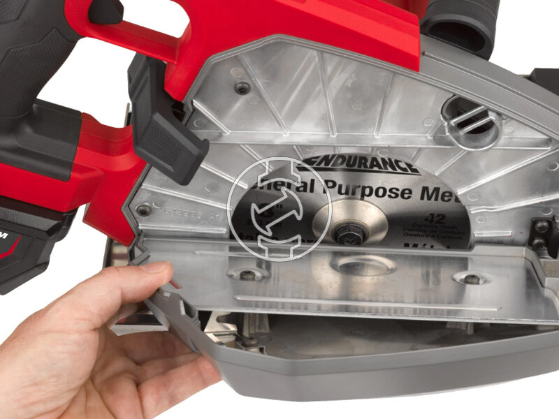 Milwaukee M18FMCS66-121C akkus fémvágó körfűrész 203mm