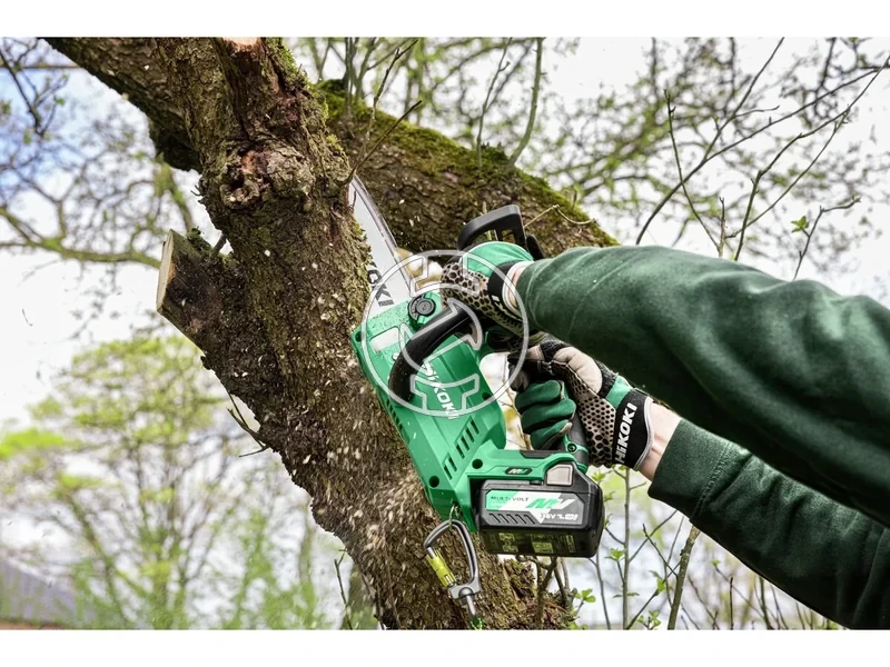 Kép: Akkus lancfuresz felso markolat Vezetolemez 300mm P012-50CR Lancosztas 95 mm 38 Teljes hossz 599 mm Beepitett LED vilagitas szerszam nelkuli lancallitas atlatszo olajtartaly 3.2Kg.webp